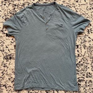 Men’s Banana republic short sleeve Henley bluish gray
